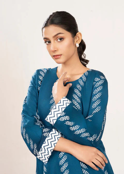 Contrast Lining Print Stitched 2Pcs